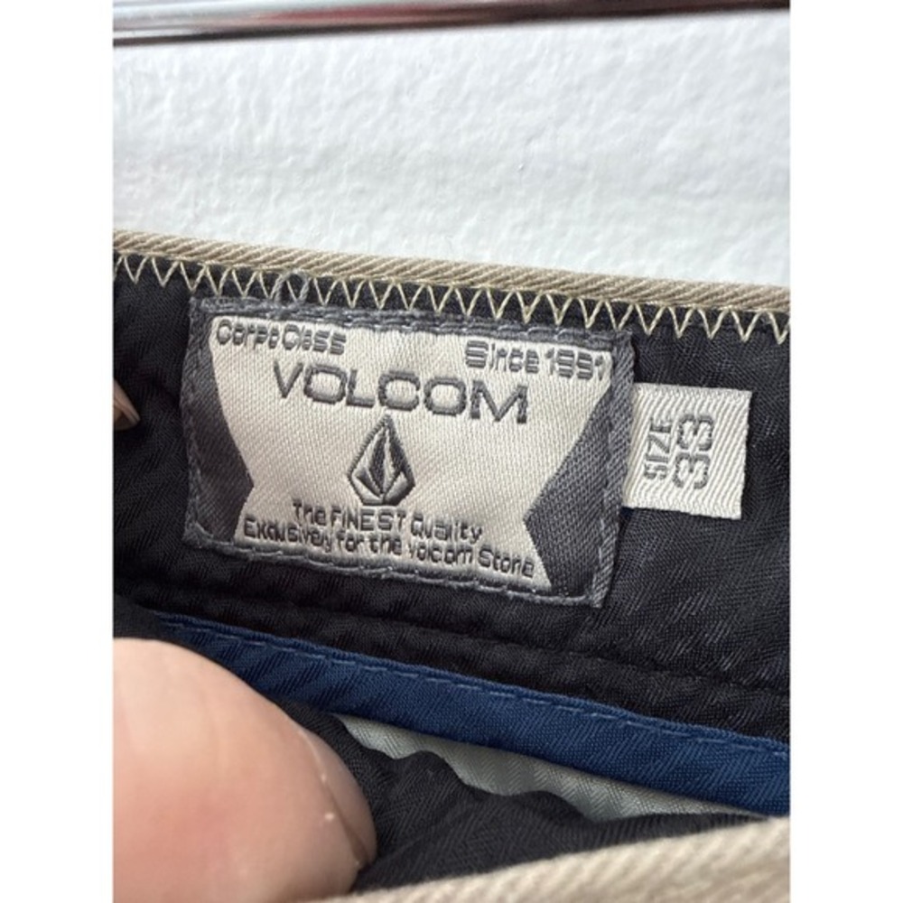 Volcom Men's Chino Corpo Class Shorts Size 33 10" Inseam Khaki Skateboarding - Picture 2 of 6